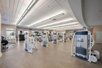 Beautiful 2 bed, 2 bath residence in Turnberry Village with