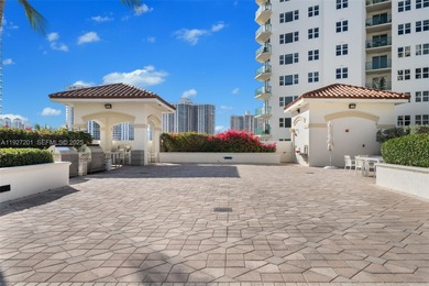Beautiful 2 bed, 2 bath residence in Turnberry Village with