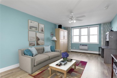 Spacious Studio Apartment one block from the beach and