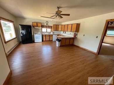 PRICED TO SELL! Come take a look today! Bitterroot mountain