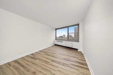 Newly updated 2 bed 2 bath unit in a well-managed Lakeview