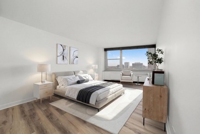 Newly updated 2 bed 2 bath unit in a well-managed Lakeview