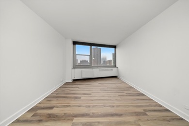 Newly updated 2 bed 2 bath unit in a well-managed Lakeview