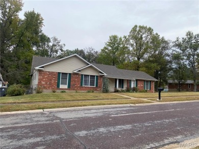 Beautiful 4-Bedroom Ranch in Paddock Forest

Welcome to this