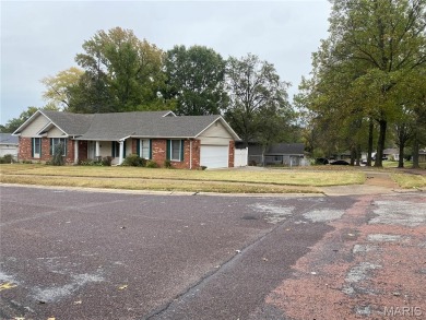 Beautiful 4-Bedroom Ranch in Paddock Forest

Welcome to this