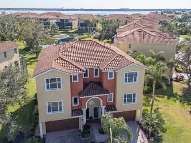 One or more photo(s) has been virtually staged. Experience