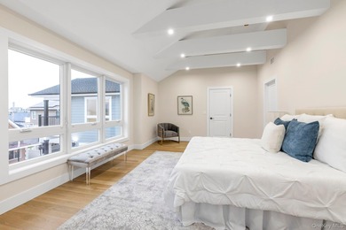 Stunning 5 Bed 4 Bath New Construction In Long Beach! A Coastal