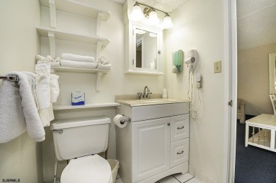 Full 1BR suite, w/ separate bedroom w/ a king bed, living room