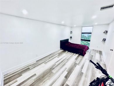 Great opportunityPLETELY RENOVATED!  Biggest 2B/2B PENTHOUSE