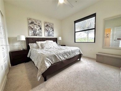 Very well kept CORNER unit, with amazing views to the