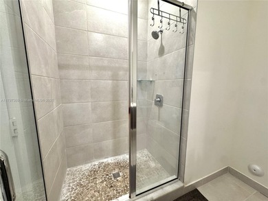 Very well kept CORNER unit, with amazing views to the