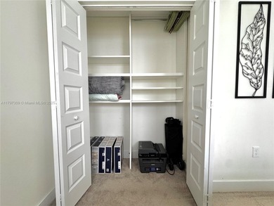 Very well kept CORNER unit, with amazing views to the