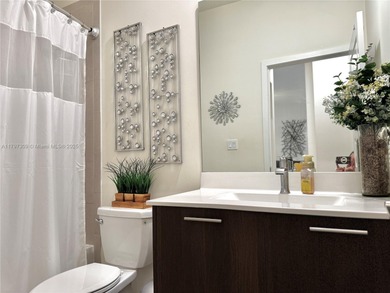 Very well kept CORNER unit, with amazing views to the