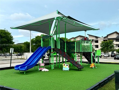 Very well kept CORNER unit, with amazing views to the