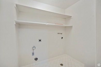 PRICED TO SELL! HIGHLY MOTIVATED SELLER!! Amazingly conveniently