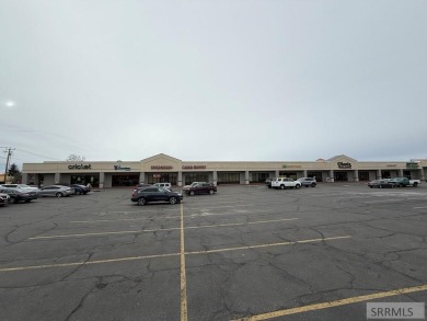 Tenants include Cricket Wireless, Worksteer Staffing, Evergreen