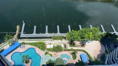 Located in the prestigious Mystic Pointe community in Aventura