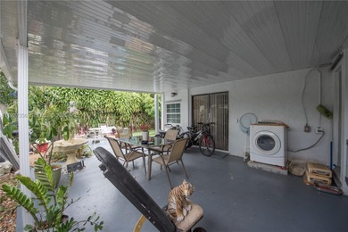 Discover the charm of Lime Grove Estates in this cozy 3-bed