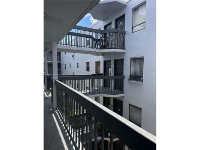 Location Location !!
Confortable 1/1  775sf. Balcony 
Laundry
