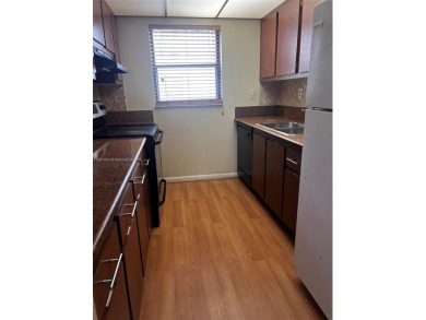 Location Location !!
Confortable 1/1  775sf. Balcony 
Laundry