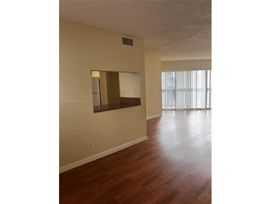 Location Location !!
Confortable 1/1  775sf. Balcony 
Laundry