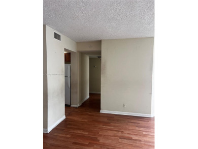 Location Location !!
Confortable 1/1  775sf. Balcony 
Laundry