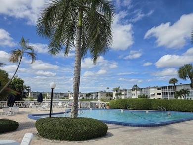 Great water view condo! You will enjoy the view of the fountain