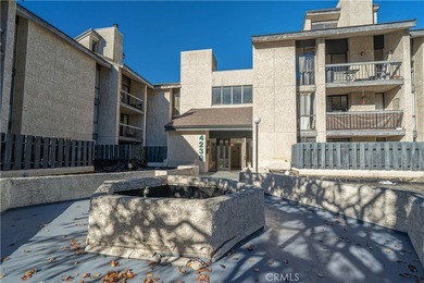 Welcome Home!!
Remodeled top-floor 2BD/2BA condo in desirable