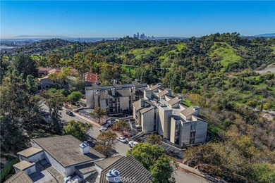 Welcome Home!!
Remodeled top-floor 2BD/2BA condo in desirable
