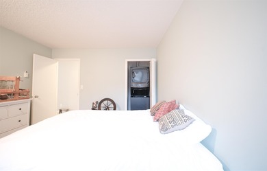 Welcome to this well-located bright 2-bedroom, I-bath condo