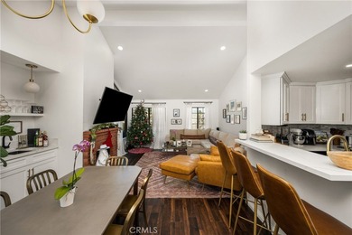 Tis beautifully remodeled 3rd level condo features modern