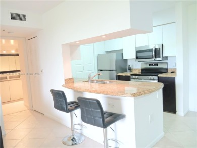 Close to the Beach and Aventura Mall. Beautiful apartment open