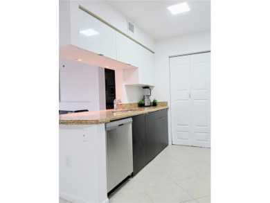 Close to the Beach and Aventura Mall. Beautiful apartment open