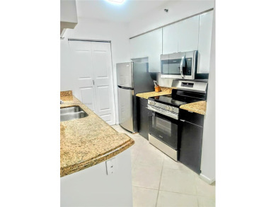 Close to the Beach and Aventura Mall. Beautiful apartment open