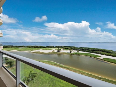 Set above the sparkling waters of Sarasota Bay, this beautifully