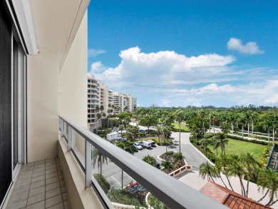 Set above the sparkling waters of Sarasota Bay, this beautifully