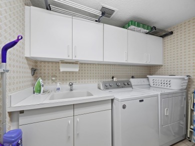 Set above the sparkling waters of Sarasota Bay, this beautifully