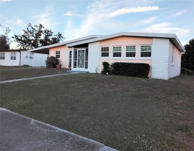 Well-maintained home with view of spring fed freshwater canal