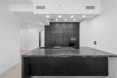 *EXTREMELY RARE* FASHION DRIVE FULLY REMODELED CONDO! Welcome to