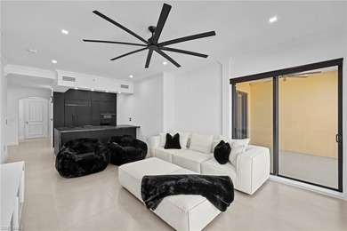 *EXTREMELY RARE* FASHION DRIVE FULLY REMODELED CONDO! Welcome to