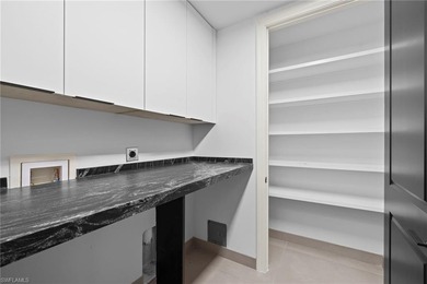 *EXTREMELY RARE* FASHION DRIVE FULLY REMODELED CONDO! Welcome to