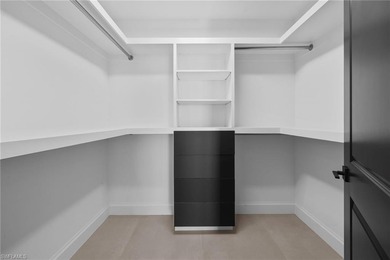 *EXTREMELY RARE* FASHION DRIVE FULLY REMODELED CONDO! Welcome to