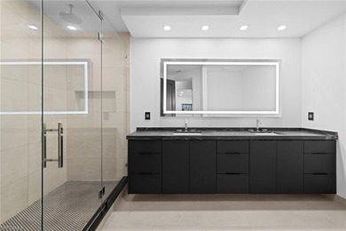 *EXTREMELY RARE* FASHION DRIVE FULLY REMODELED CONDO! Welcome to