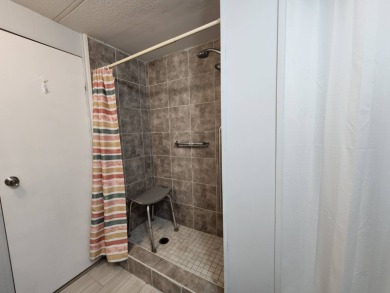 This 2 bed 2 bath home is located in Sun Valley a 5 star 55+