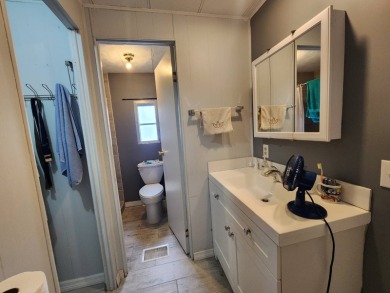 This 2 bed 2 bath home is located in Sun Valley a 5 star 55+