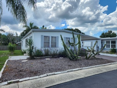 This 2 bed 2 bath home is located in Sun Valley a 5 star 55+