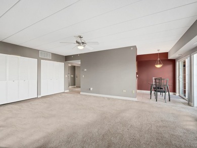 Beautiful and spacious second floor condo in the heart of Tinley