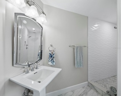 Boaters, this one is rare! On deep, protected water in Cocoanut