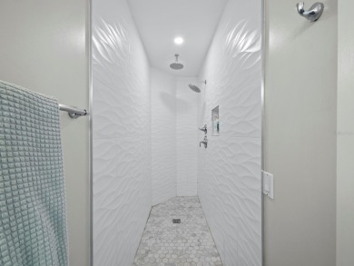 Boaters, this one is rare! On deep, protected water in Cocoanut