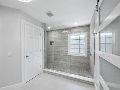 Boaters, this one is rare! On deep, protected water in Cocoanut